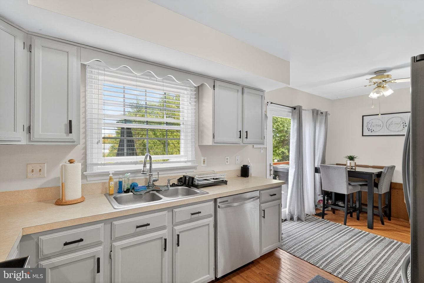 2421 Dunmore Court photo 4