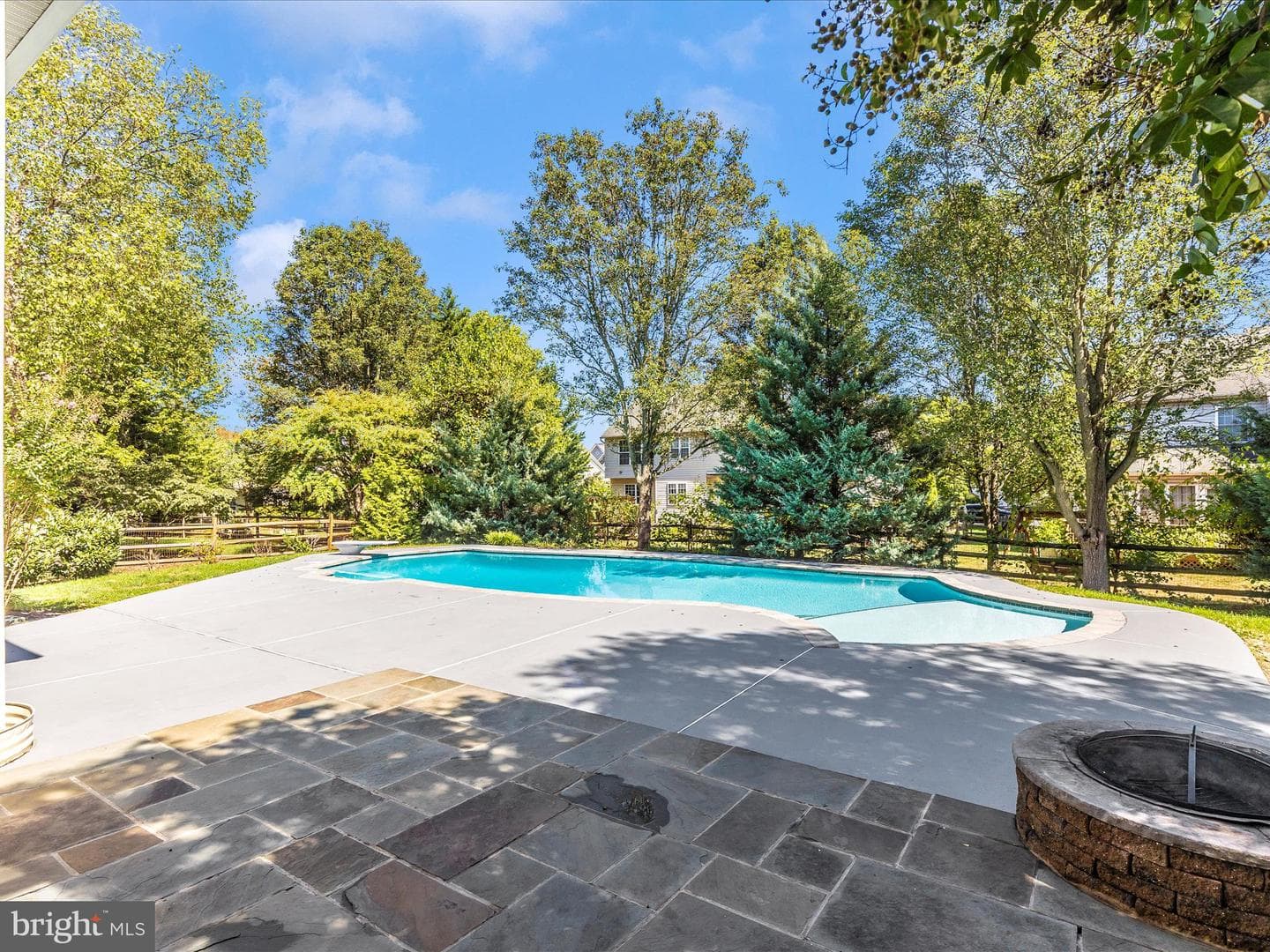 1713 Dearbought Drive photo 3