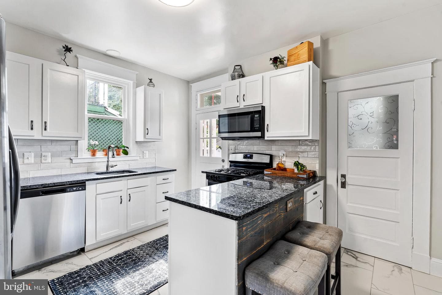 246 W 5th Street photo 11