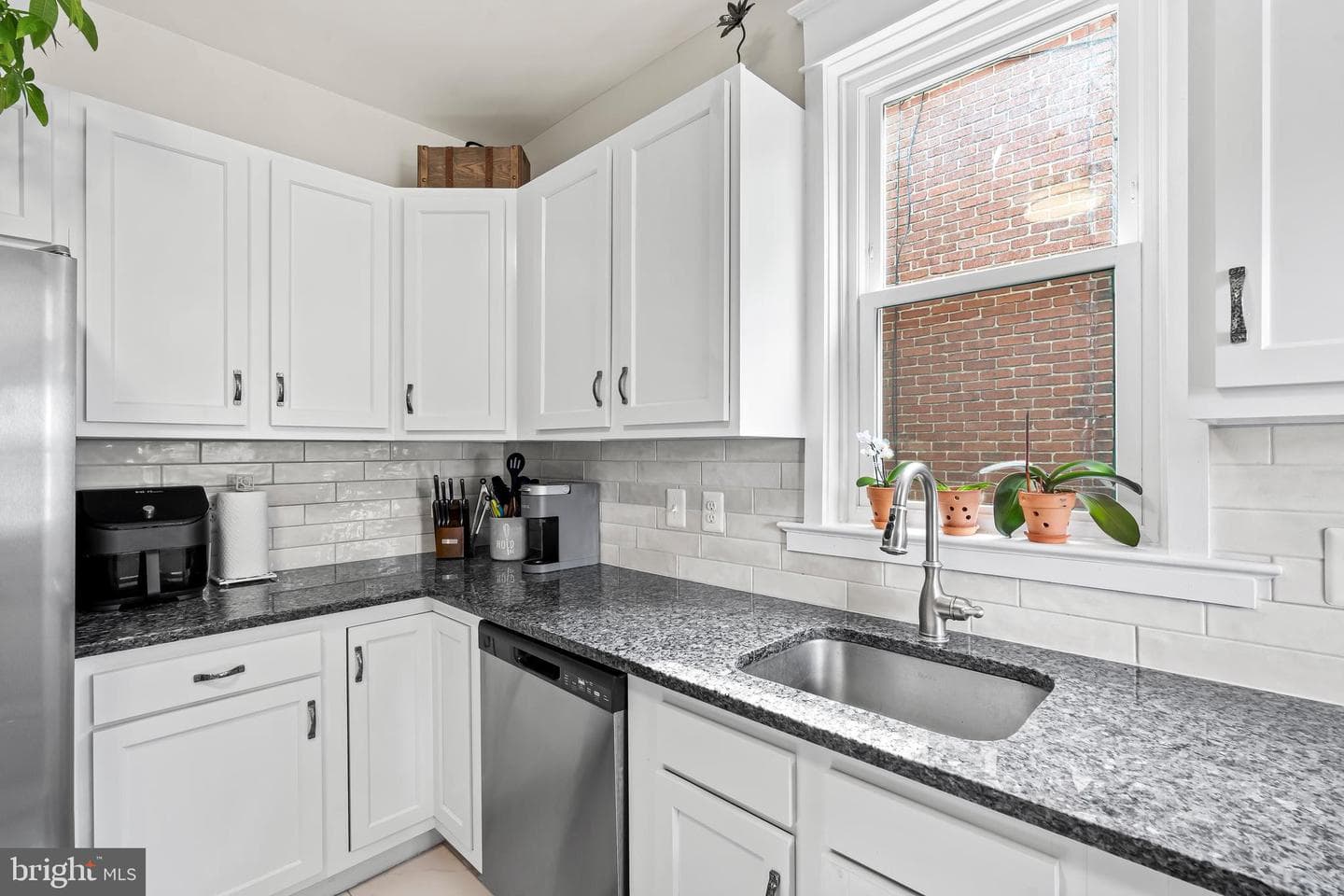 246 W 5th Street photo 15