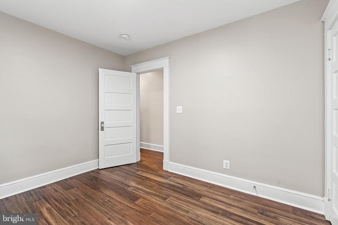 246 W 5th Street photo 31
