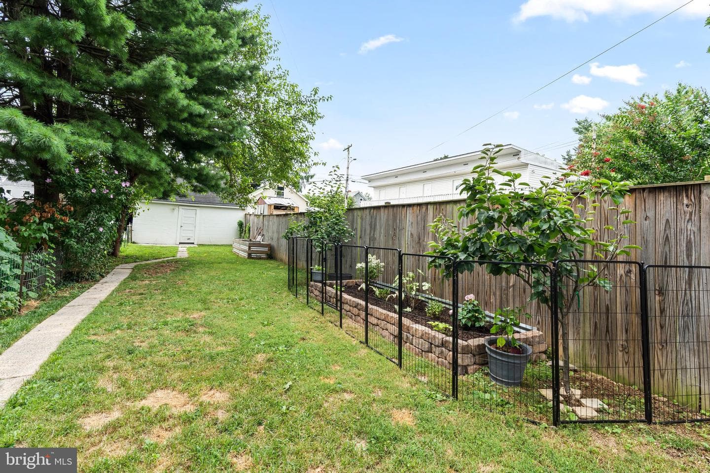 246 W 5th Street photo 35