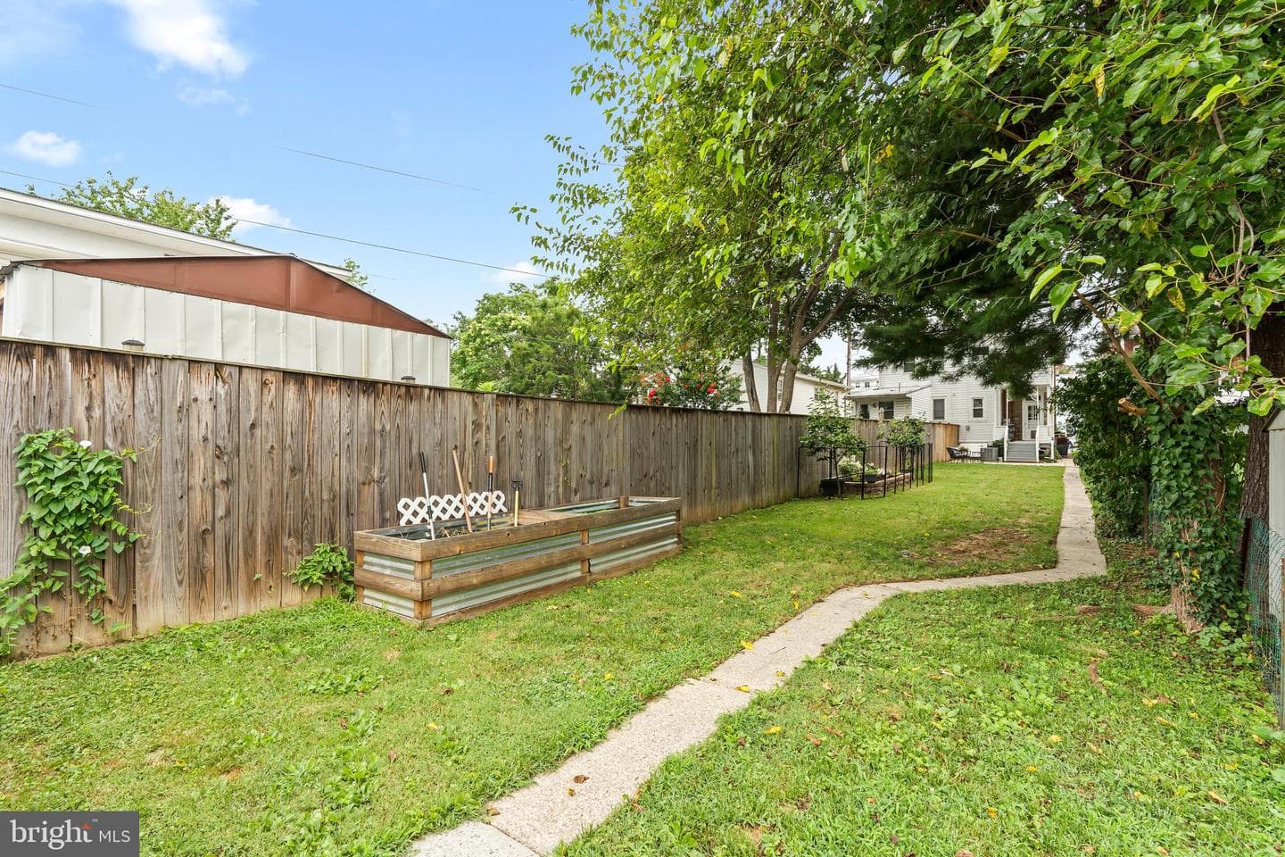 246 W 5th Street photo 40