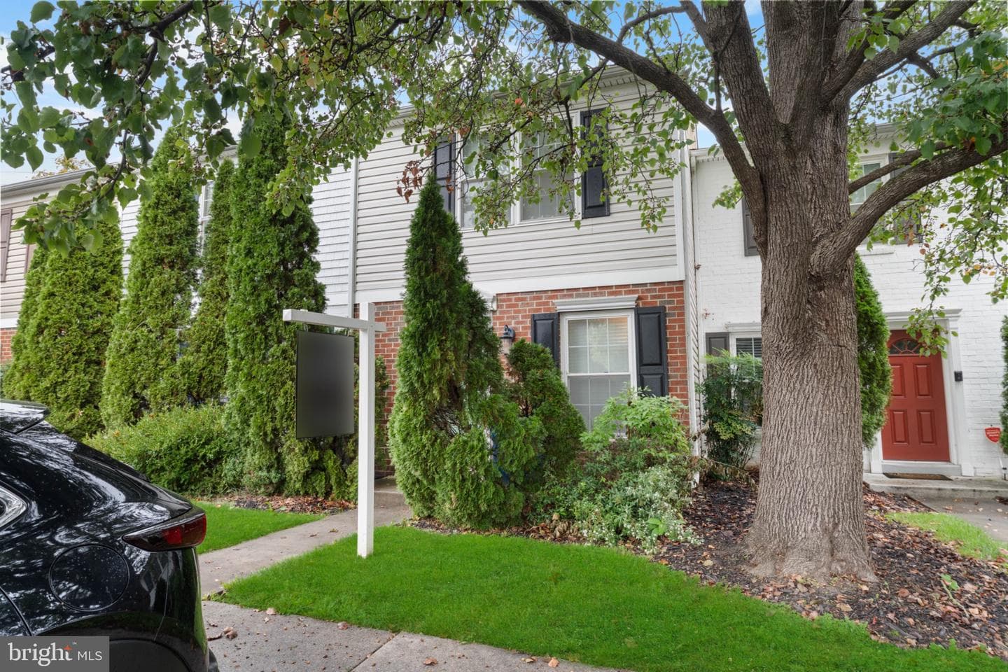 554 Lancaster Place #554 photo 2