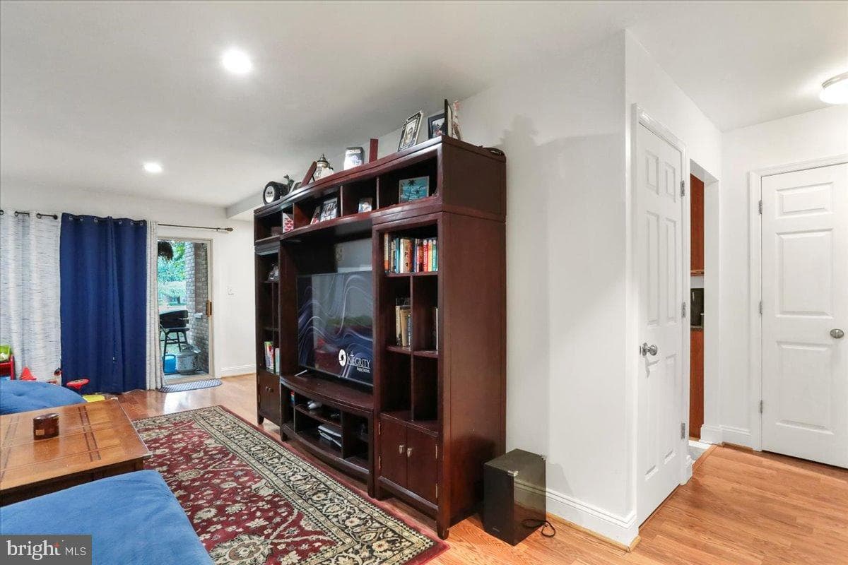 501 Prospect Boulevard photo 18