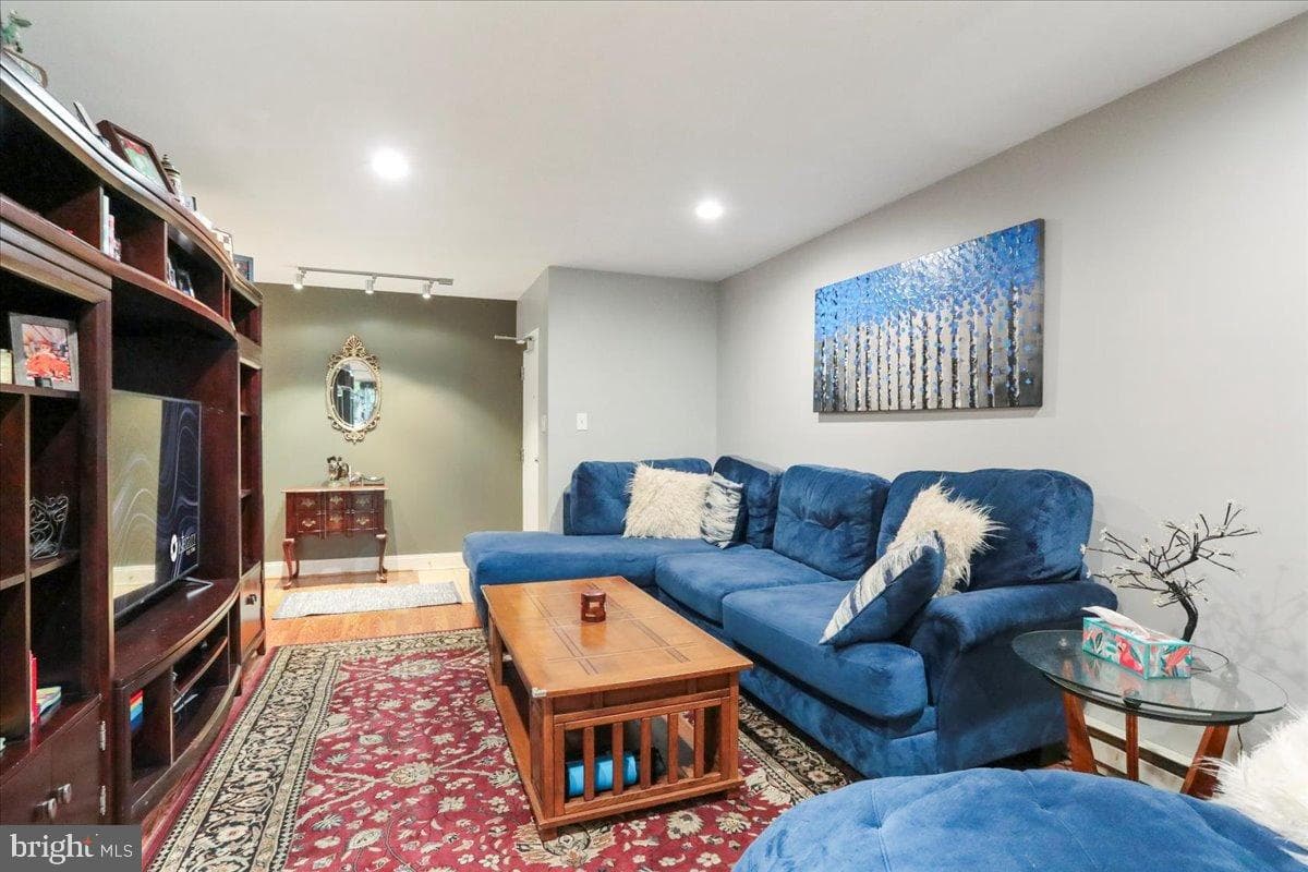 501 Prospect Boulevard photo 20