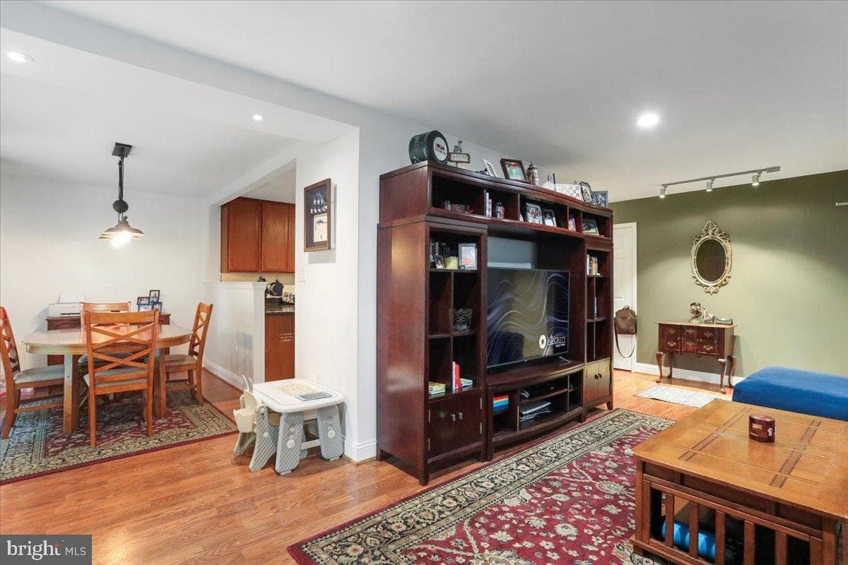 501 Prospect Boulevard photo 21