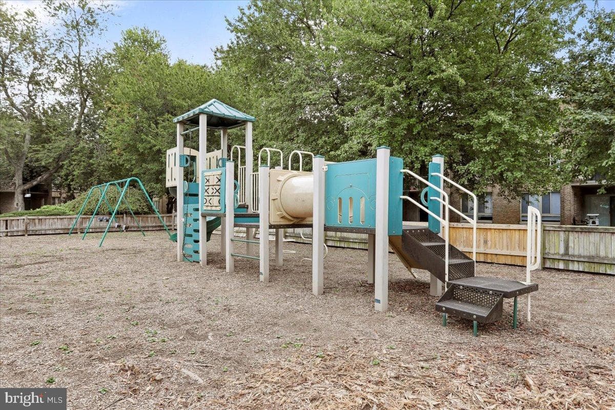 501 Prospect Boulevard photo 25