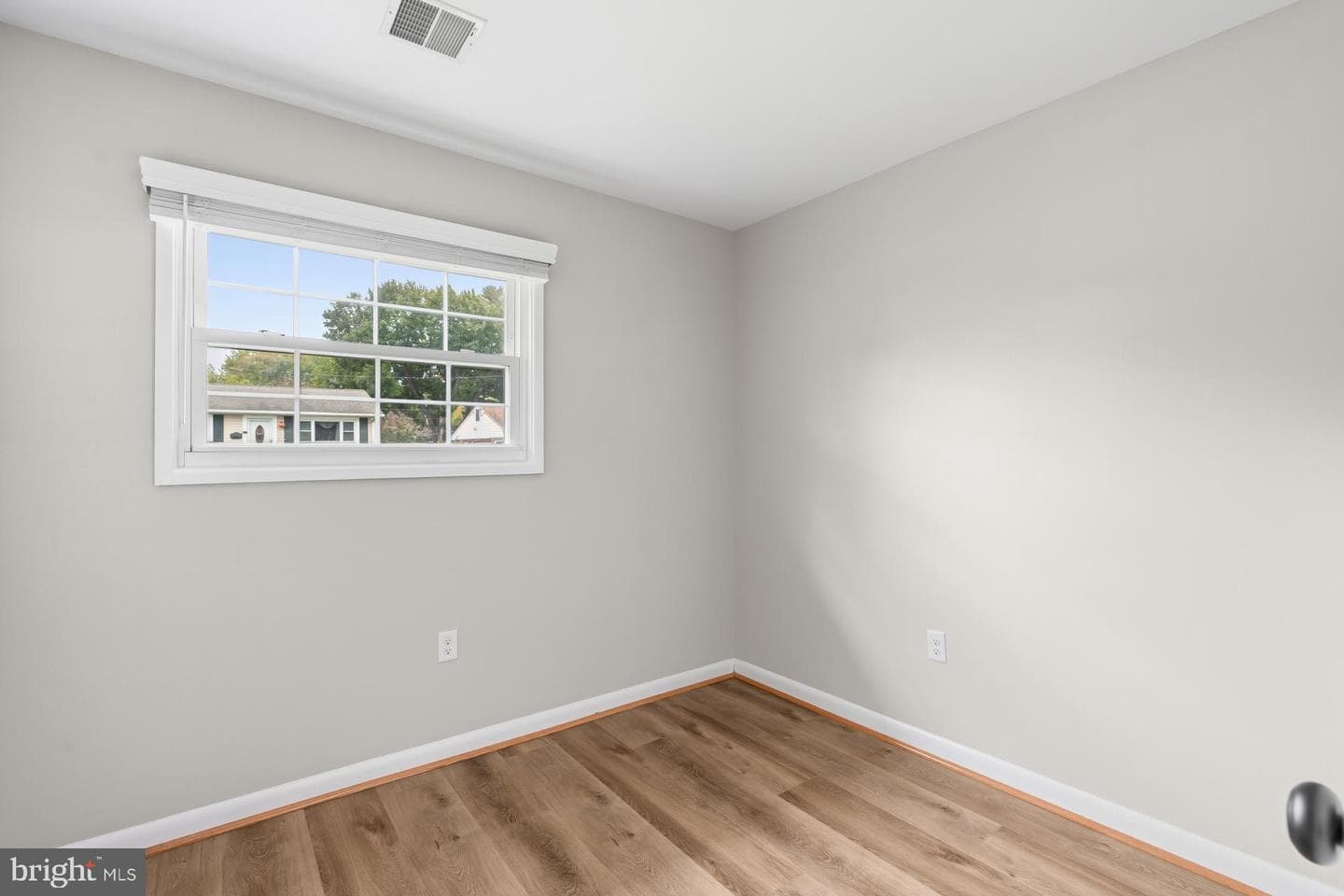 1511 W 8th Street photo 18