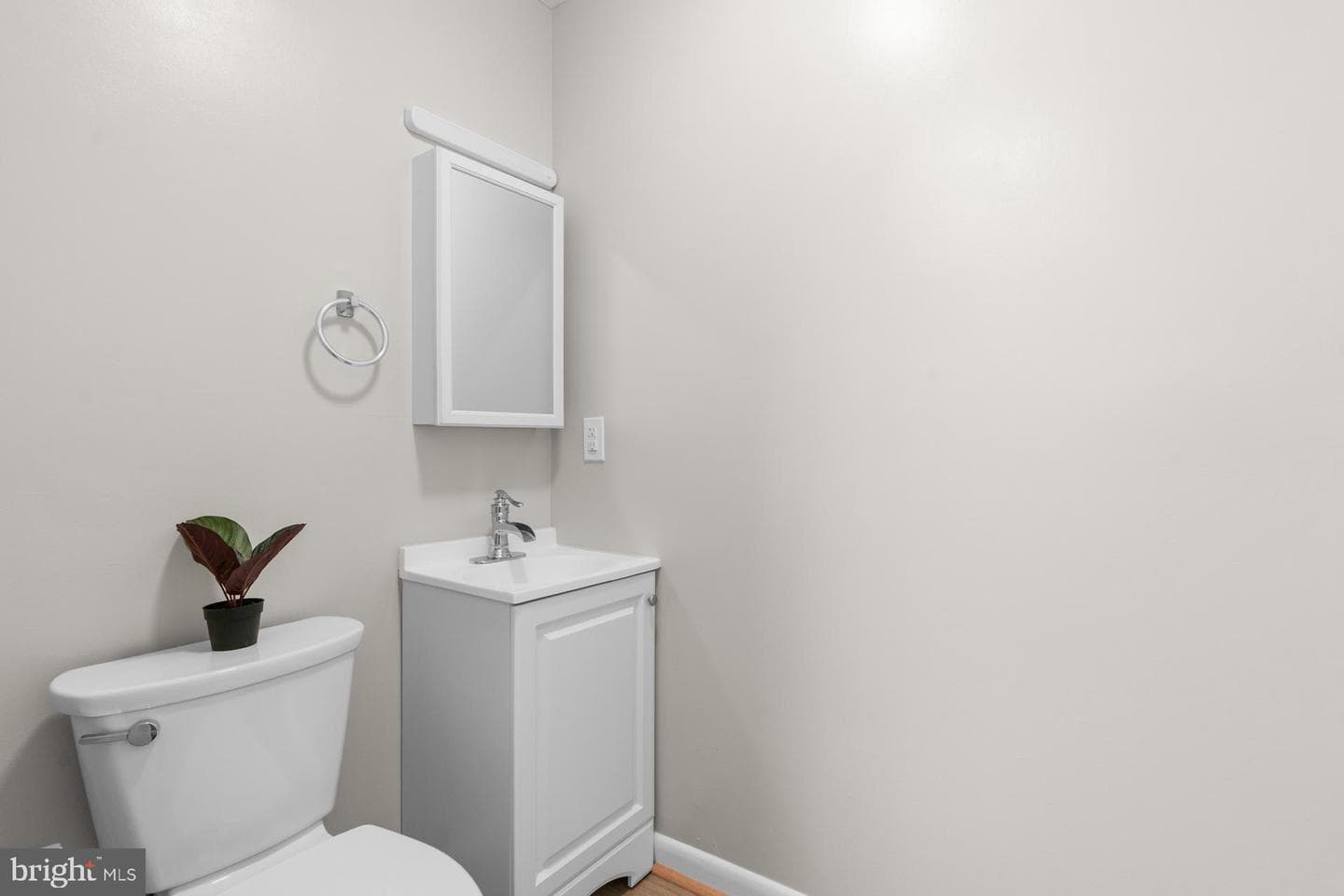 1511 W 8th Street photo 24