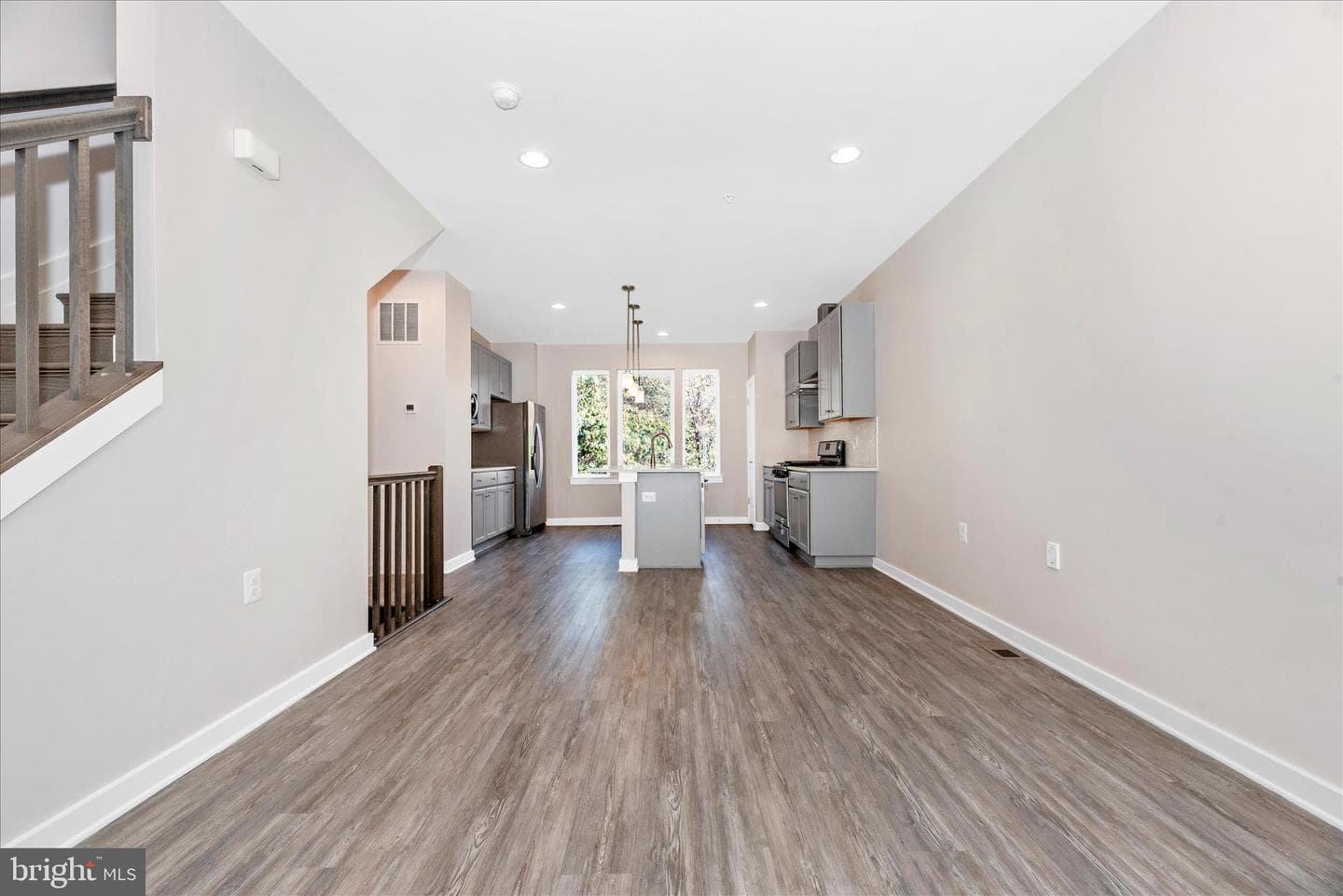 1550 Trafalgar Lane photo 9