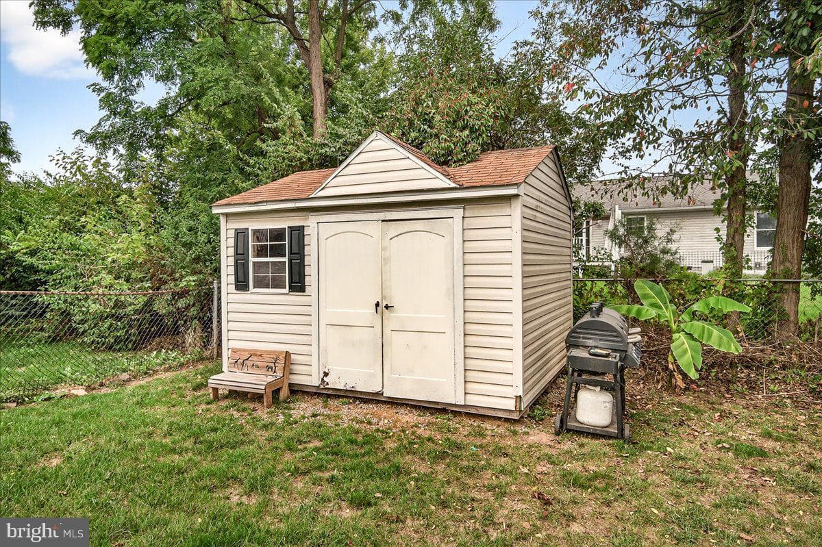 120 Victor Drive photo 39