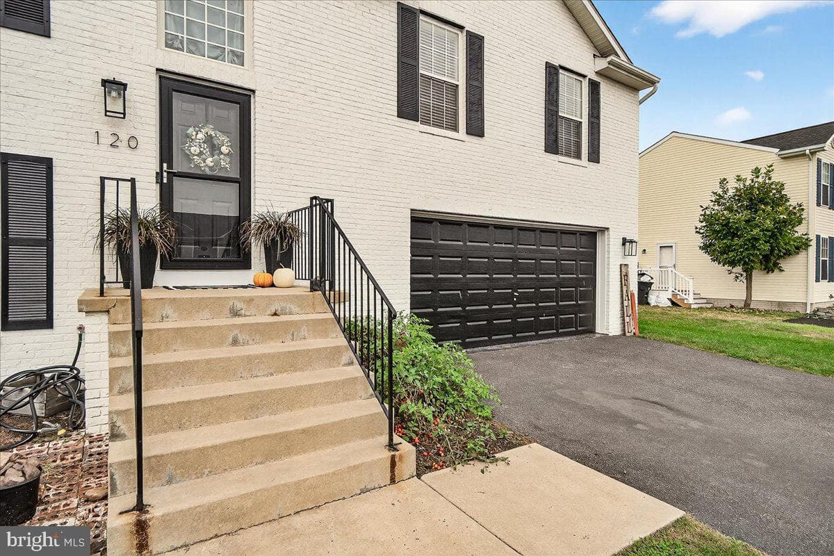 120 Victor Drive photo 4