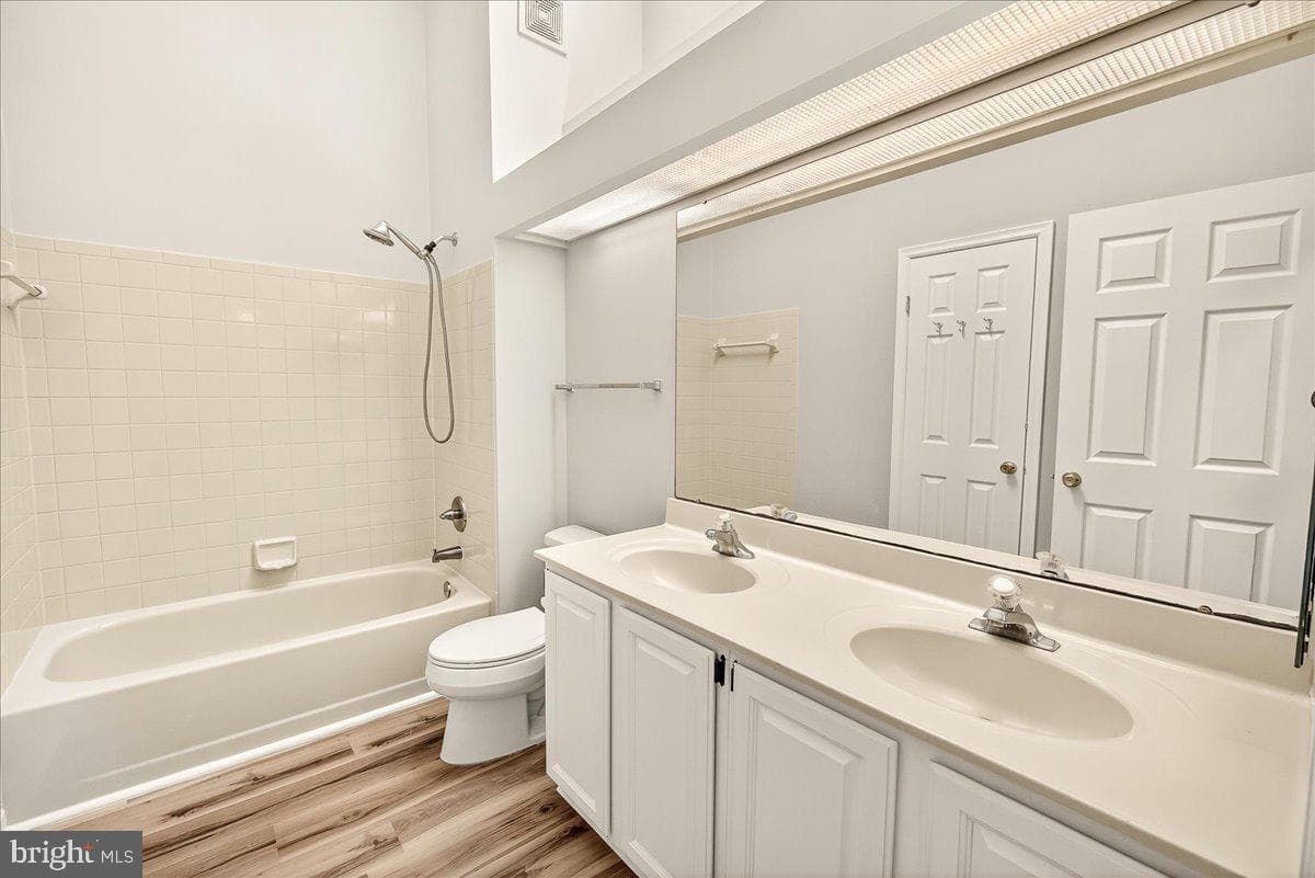 6283 Steamboat Way N photo 27