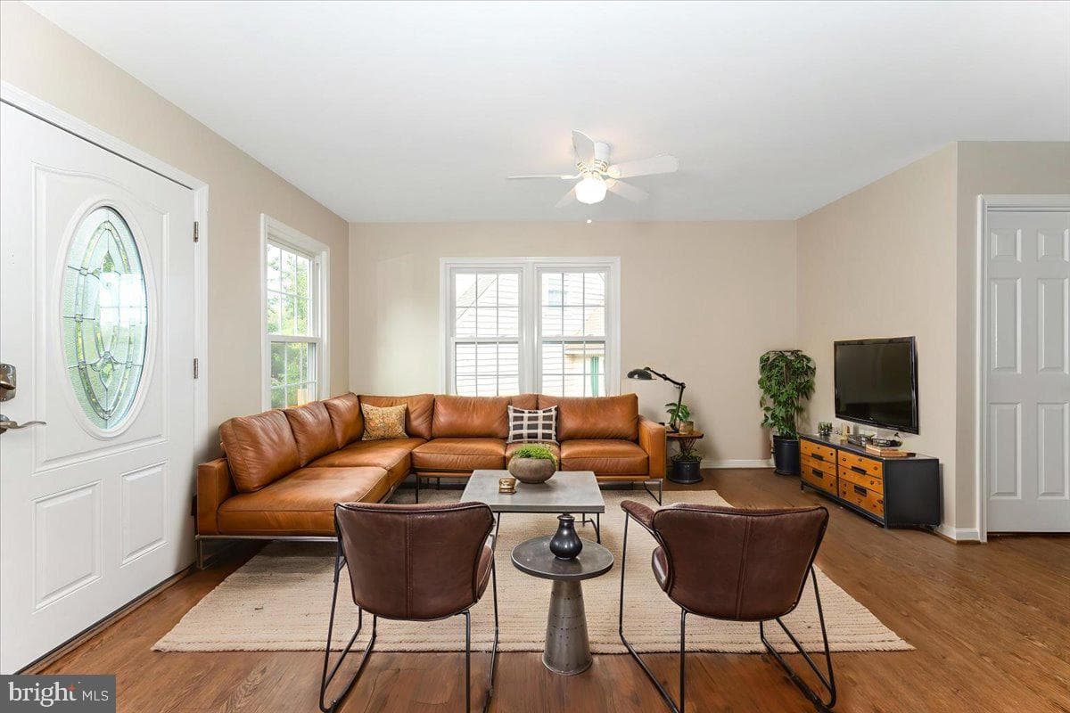 10742 Lake Edge Court photo 4