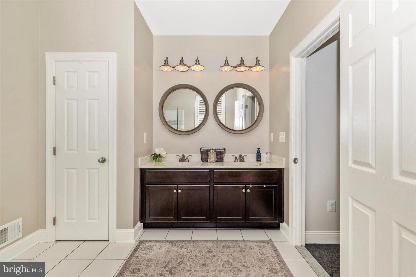 520 Isaac Russell Street photo 20