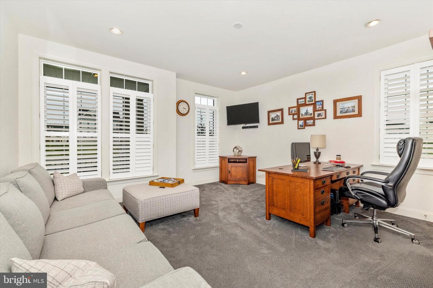520 Isaac Russell Street photo 26