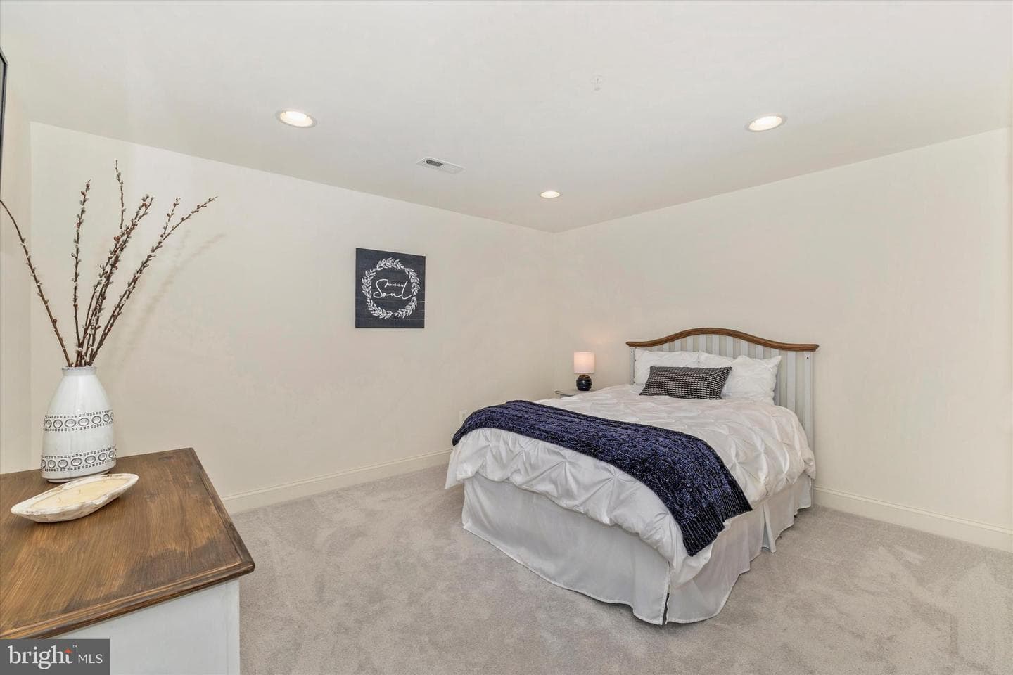 520 Isaac Russell Street photo 34
