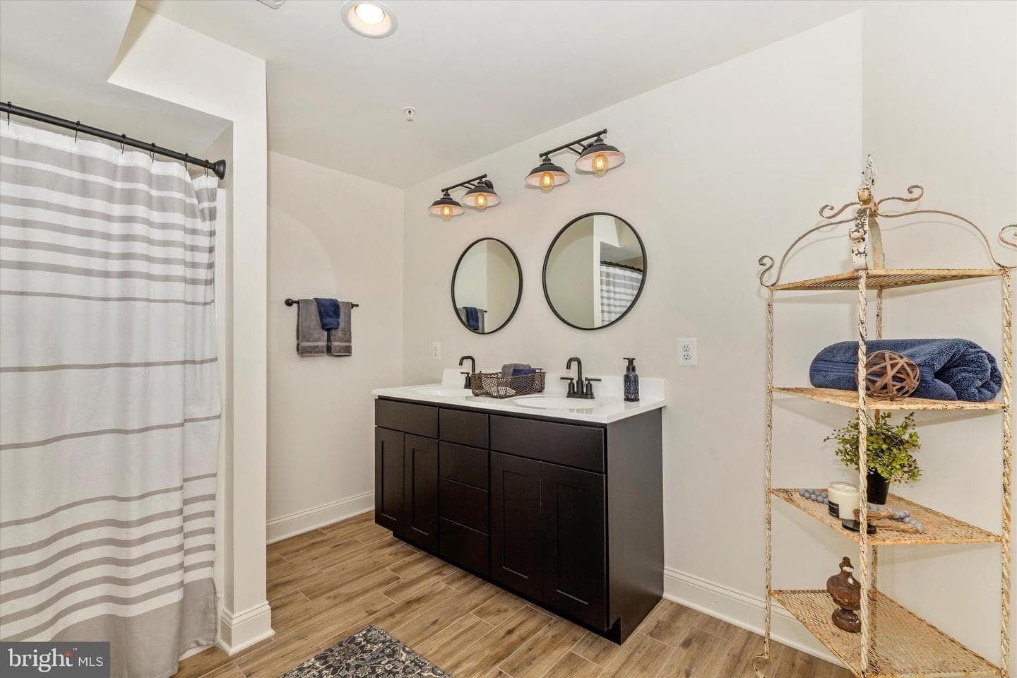 520 Isaac Russell Street photo 35