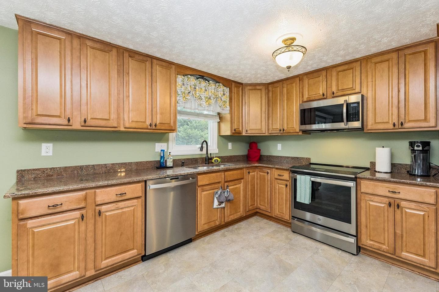 105 Albany Avenue E photo 12