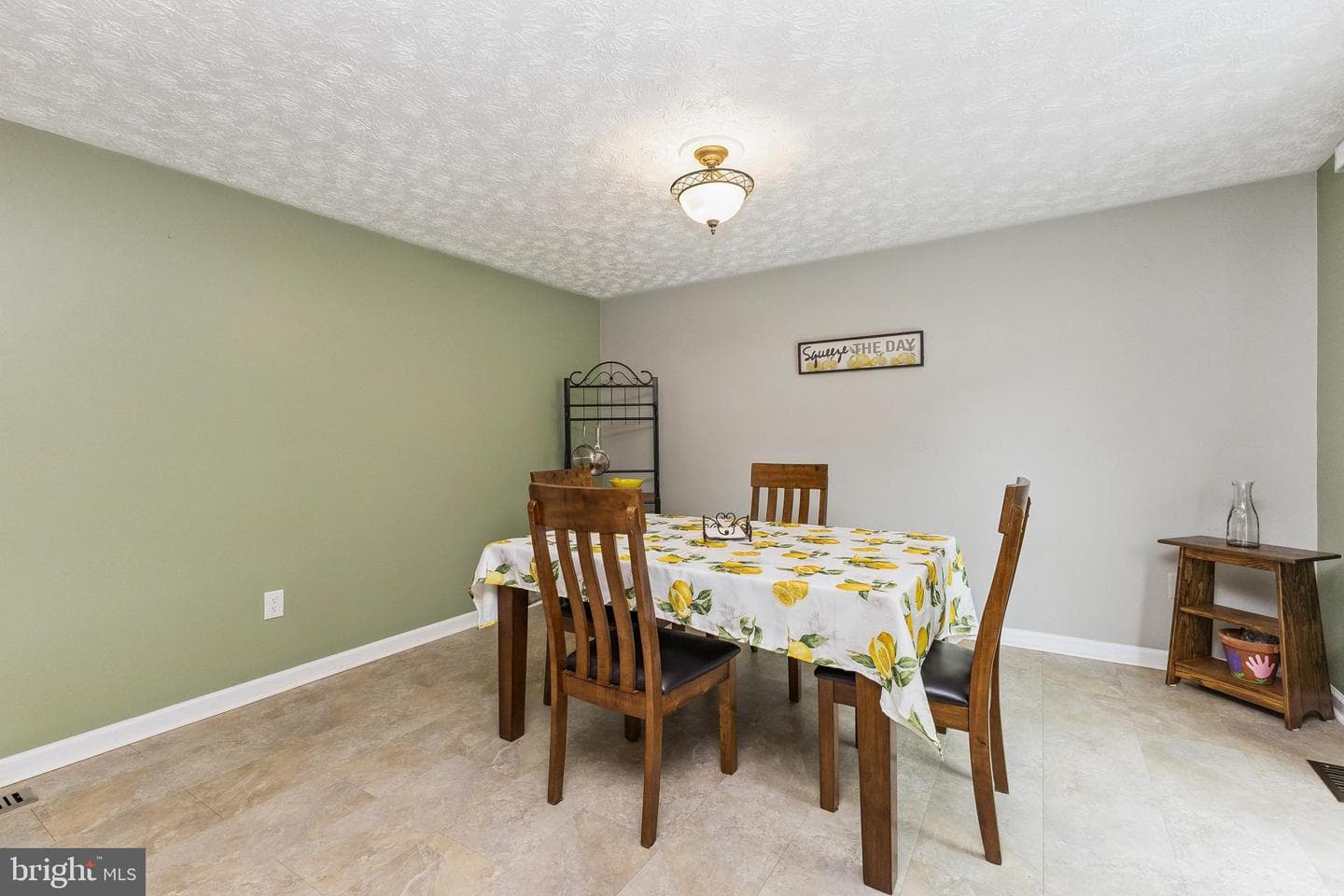 105 Albany Avenue E photo 16