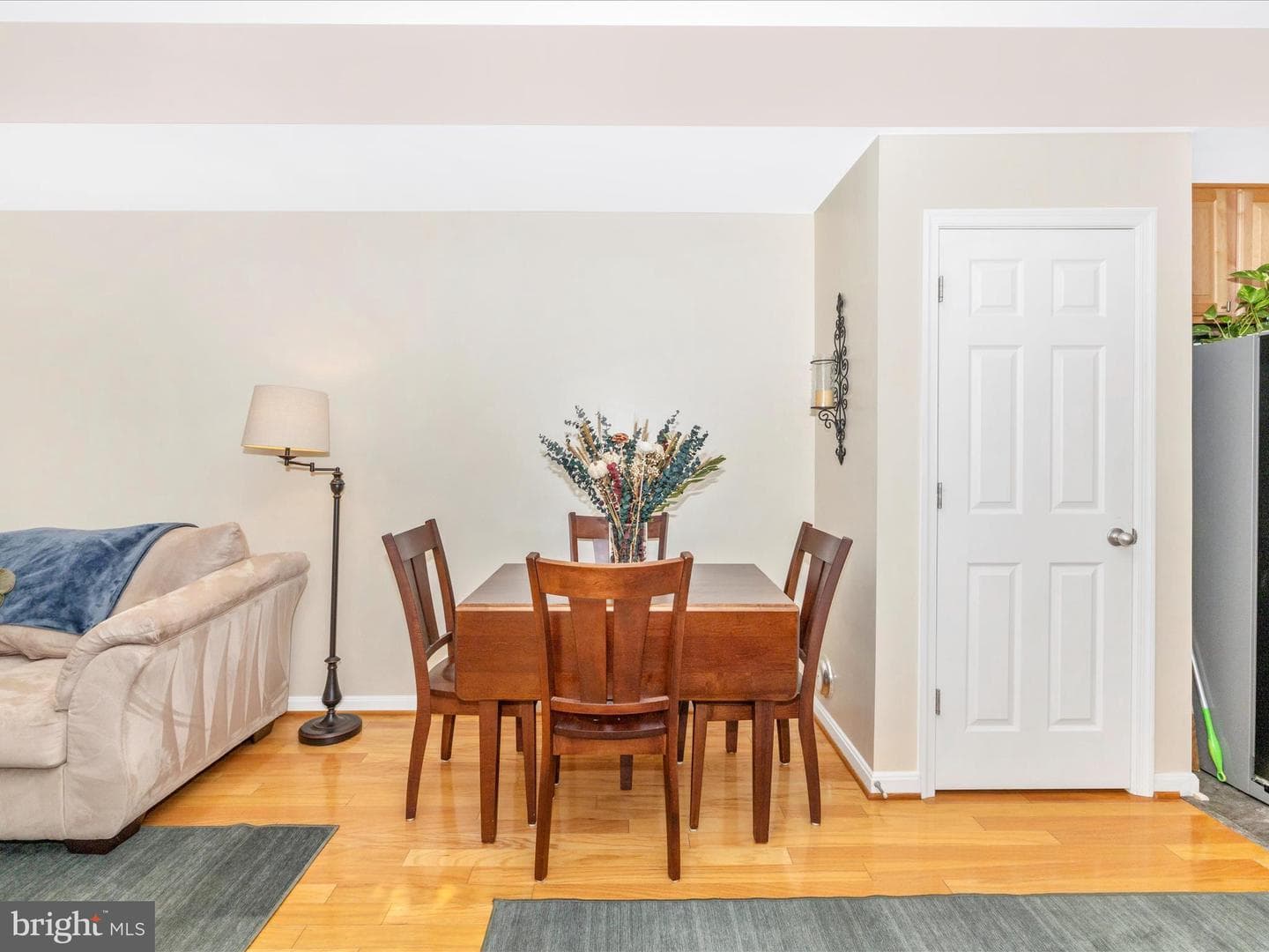 648 Tivoli Road photo 10