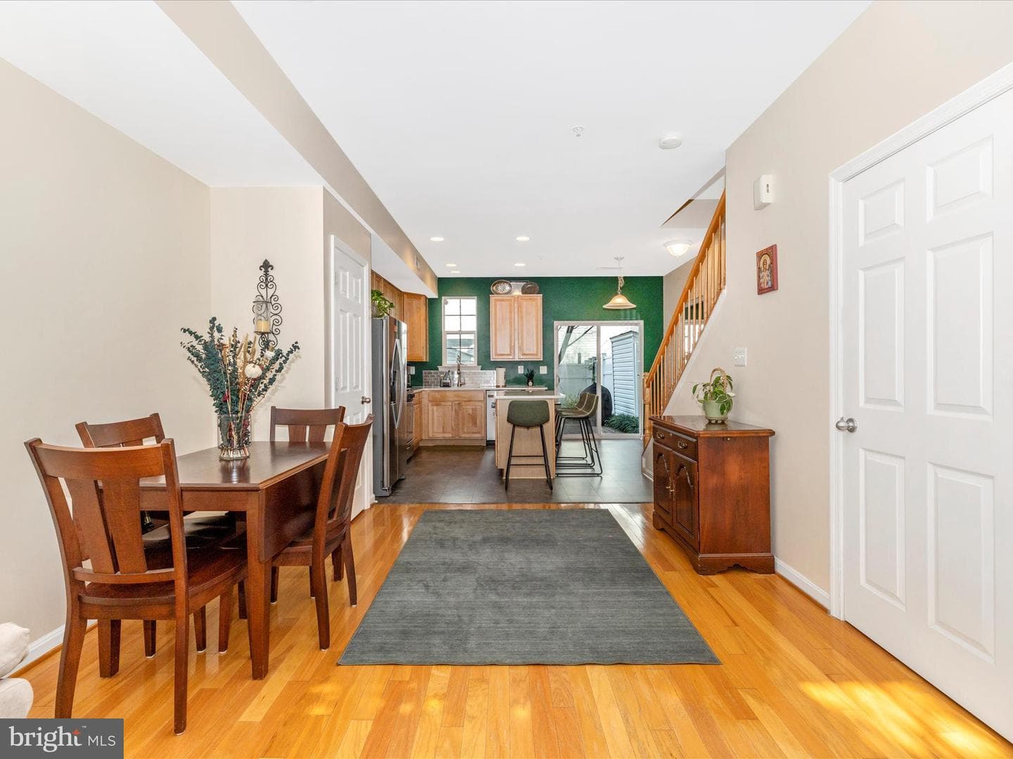 648 Tivoli Road photo 12