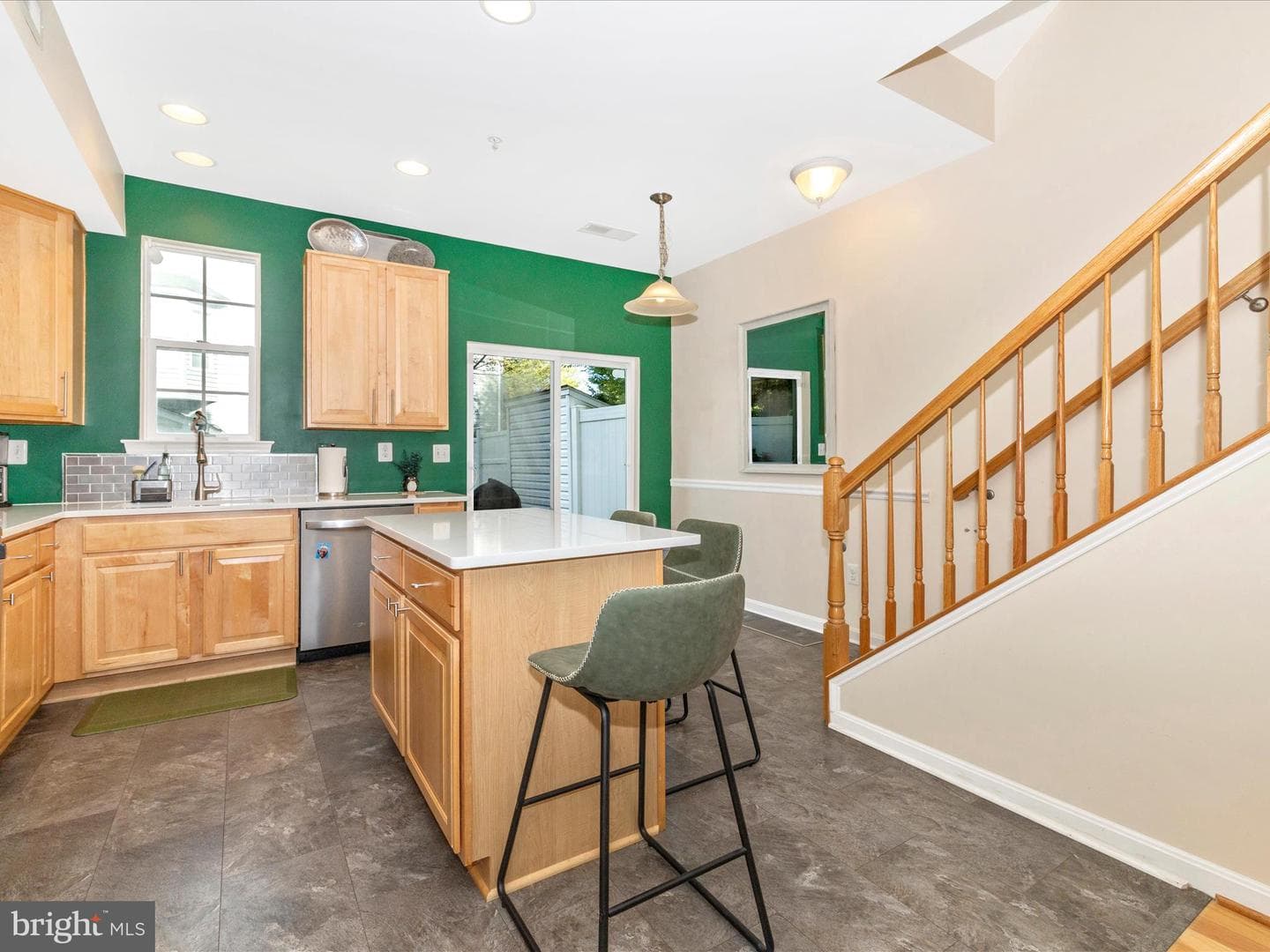 648 Tivoli Road photo 15