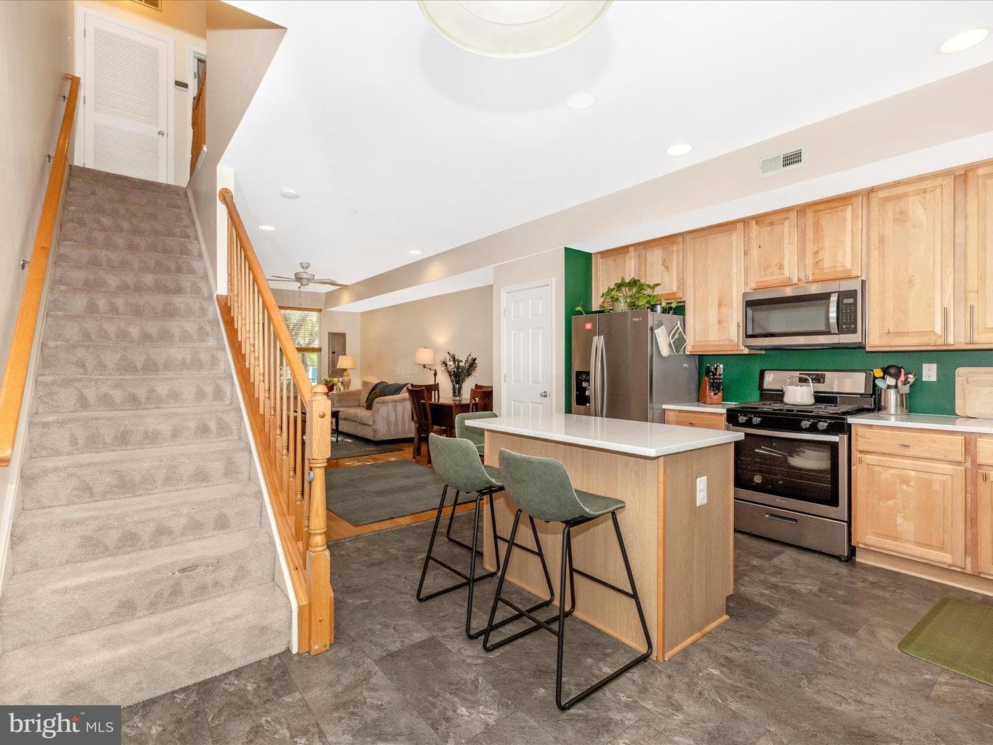 648 Tivoli Road photo 18