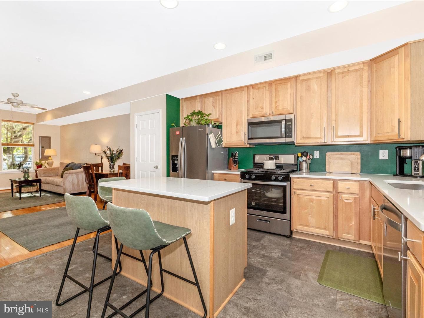 648 Tivoli Road photo 19