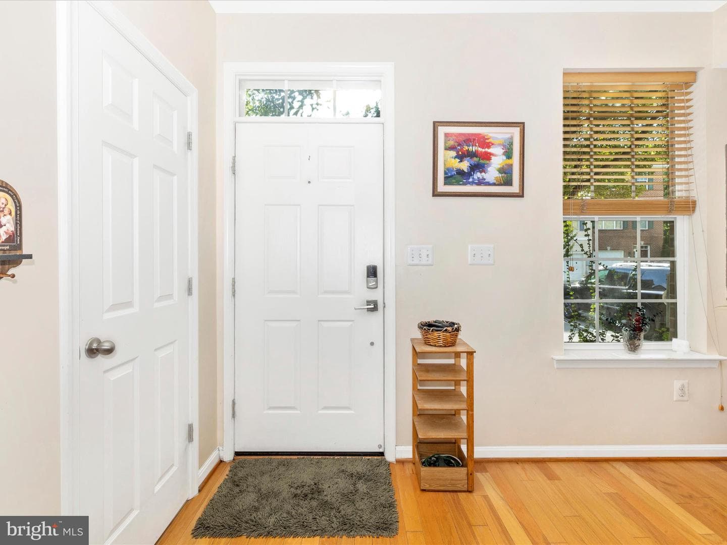 648 Tivoli Road photo 3
