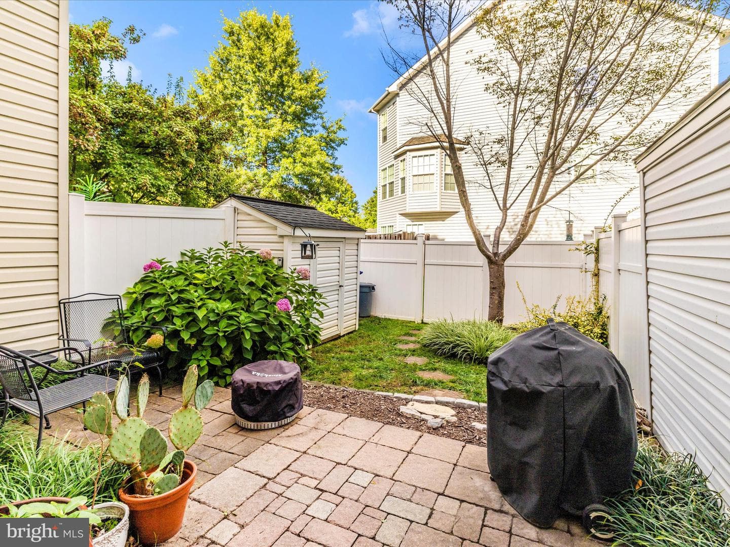 648 Tivoli Road photo 42