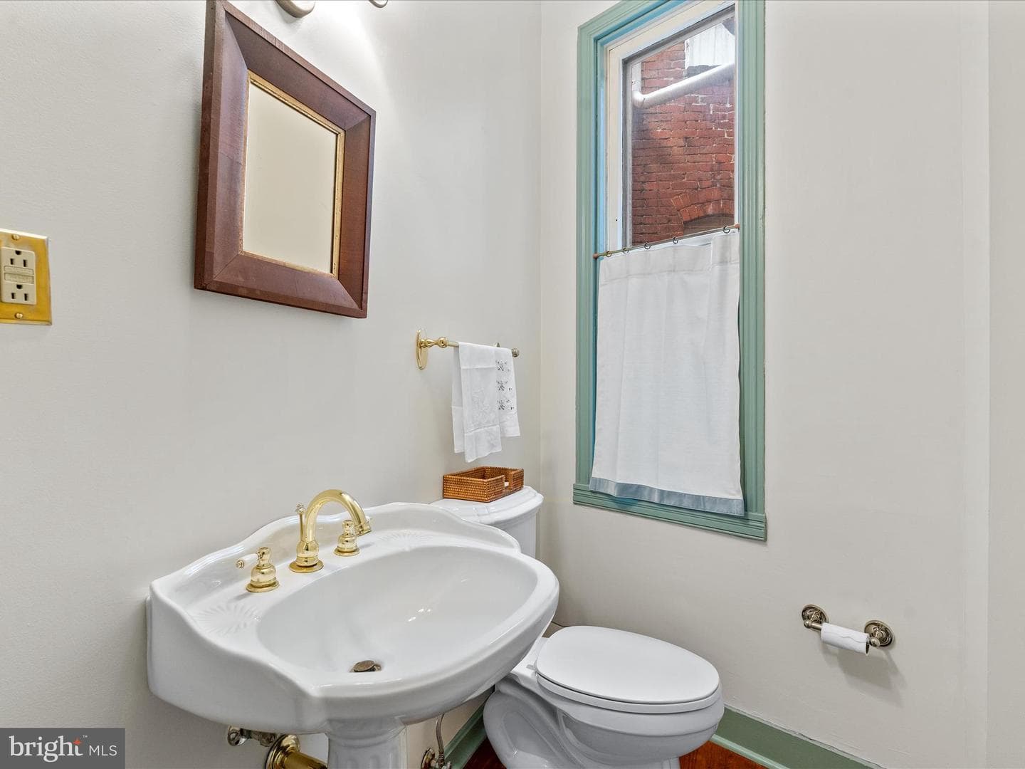 241 E Church Street photo 22