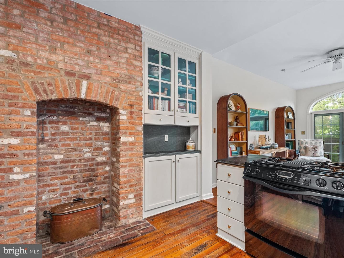 241 E Church Street photo 6