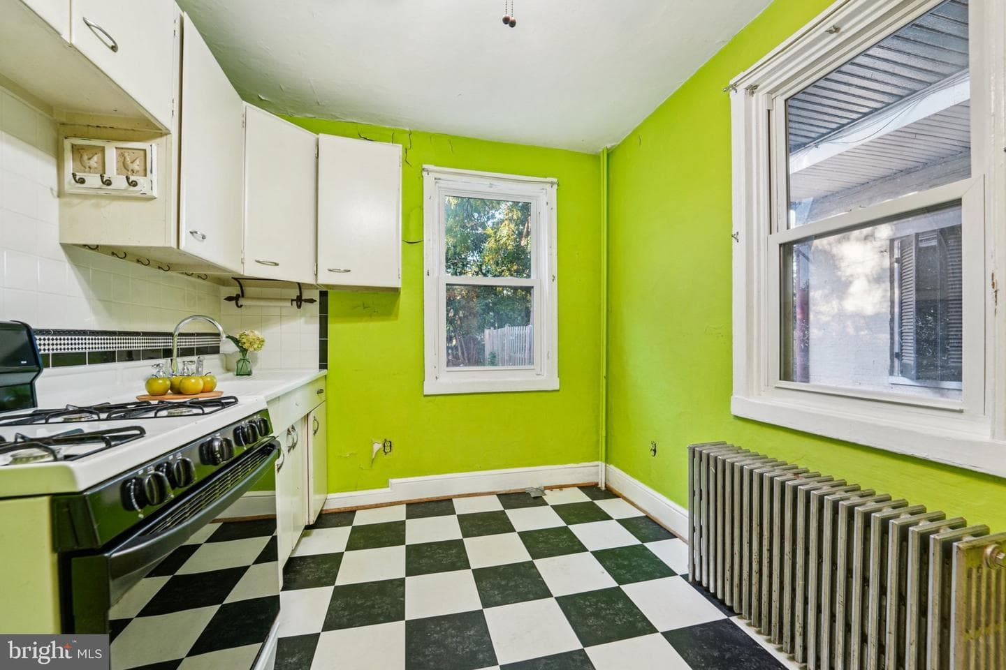 210 E 3rd Street photo 10