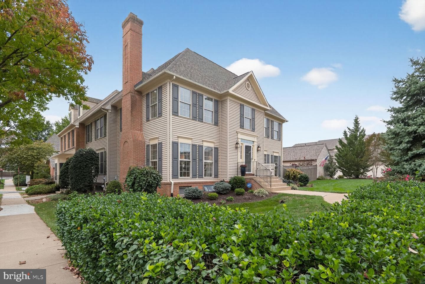 2204 Garden Lane photo 2