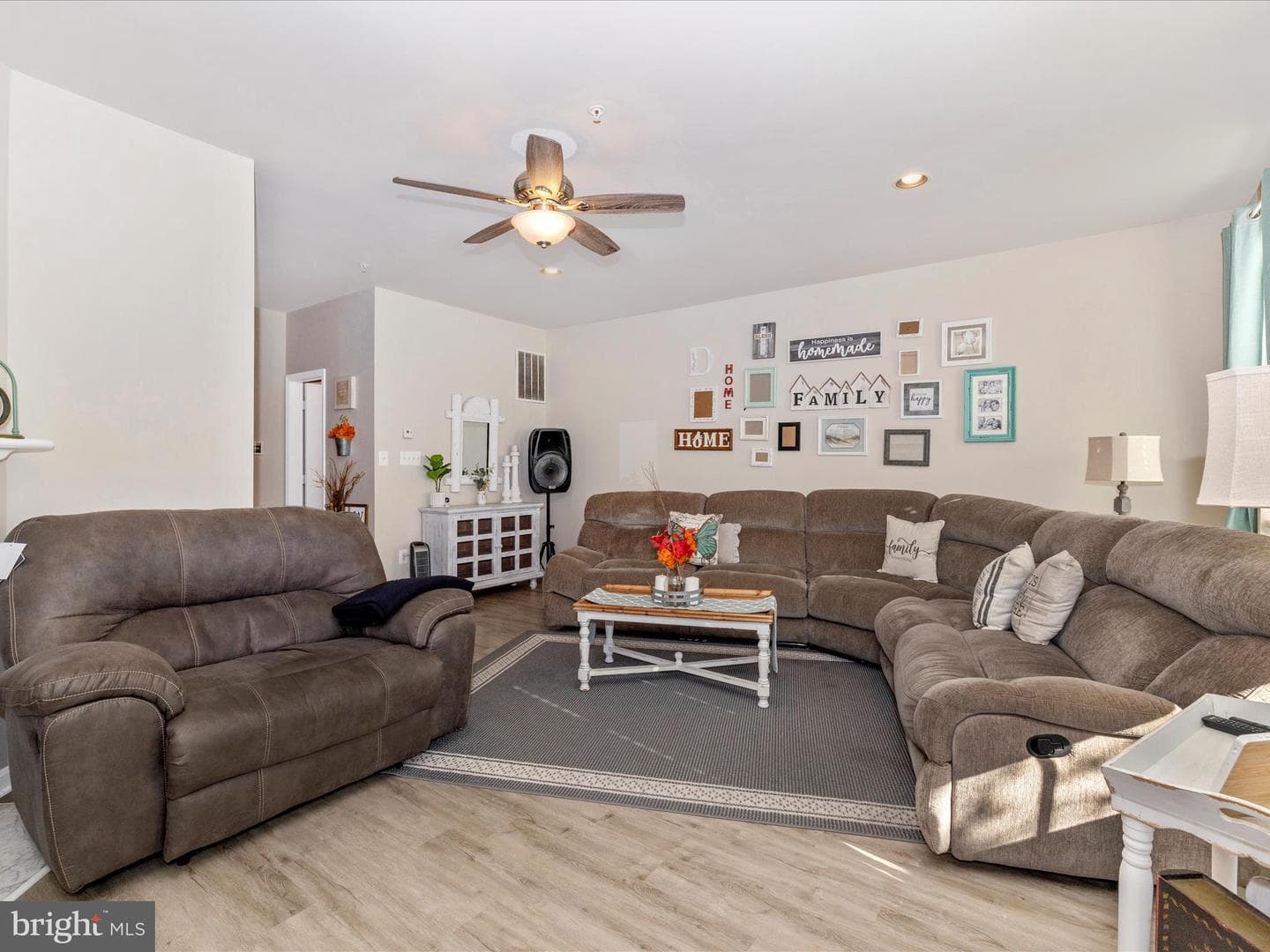 1003 Lavenport Way photo 23