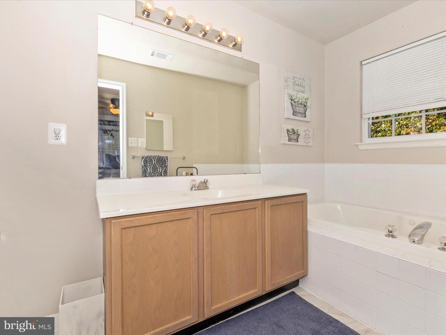 1003 Lavenport Way photo 32