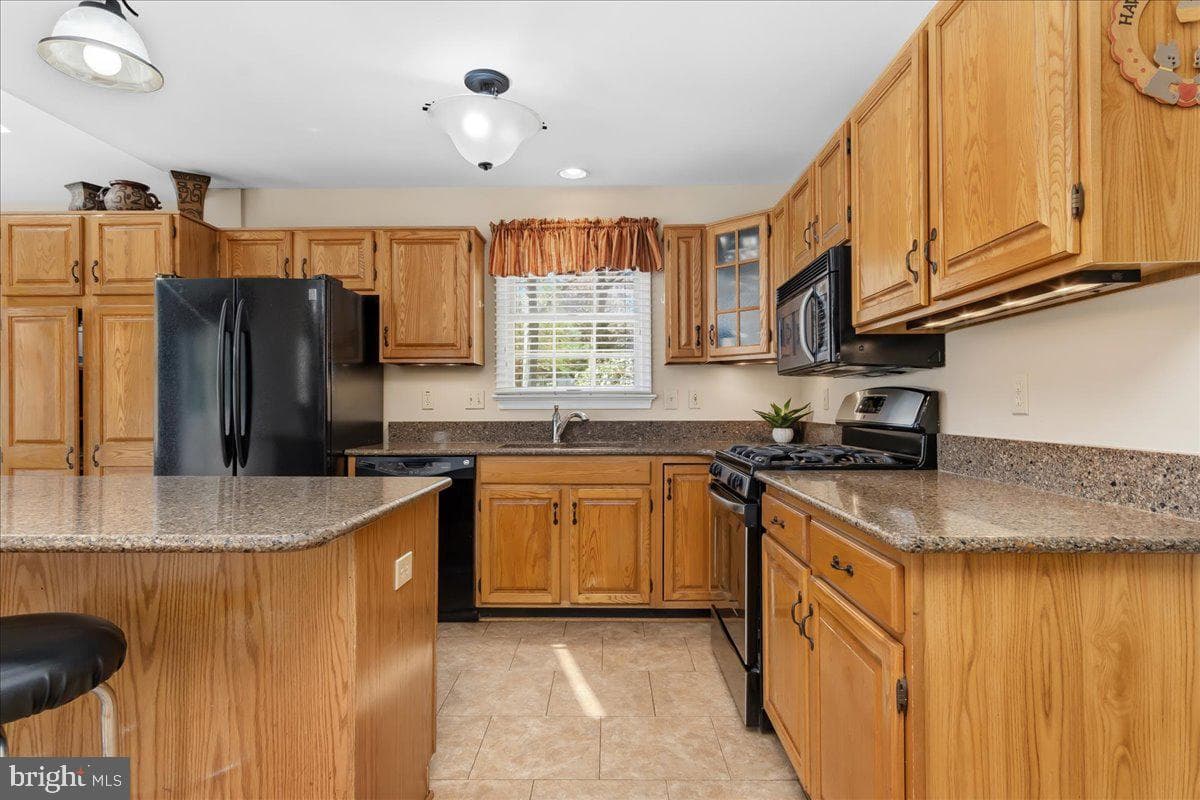2110 Foxfield photo 18
