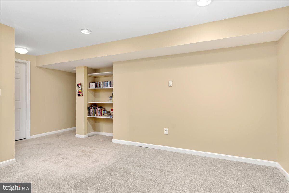 2110 Foxfield photo 37