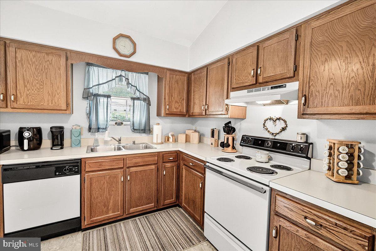 1103 Midvale Avenue photo 10