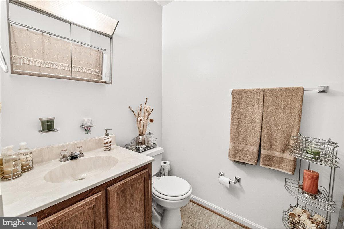 1103 Midvale Avenue photo 12