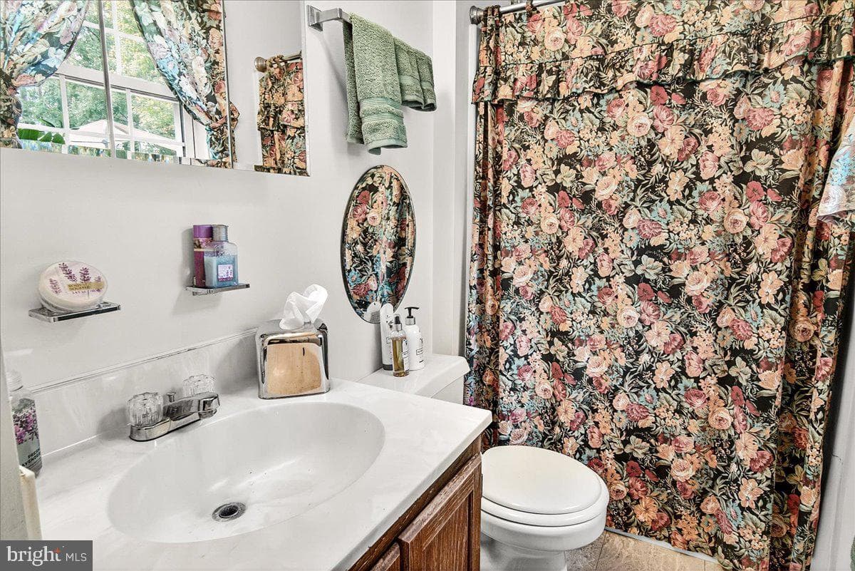 1103 Midvale Avenue photo 17