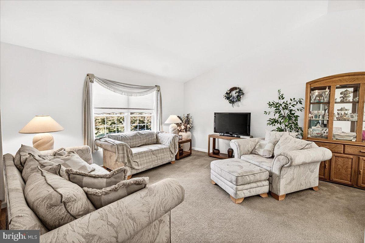 1103 Midvale Avenue photo 2