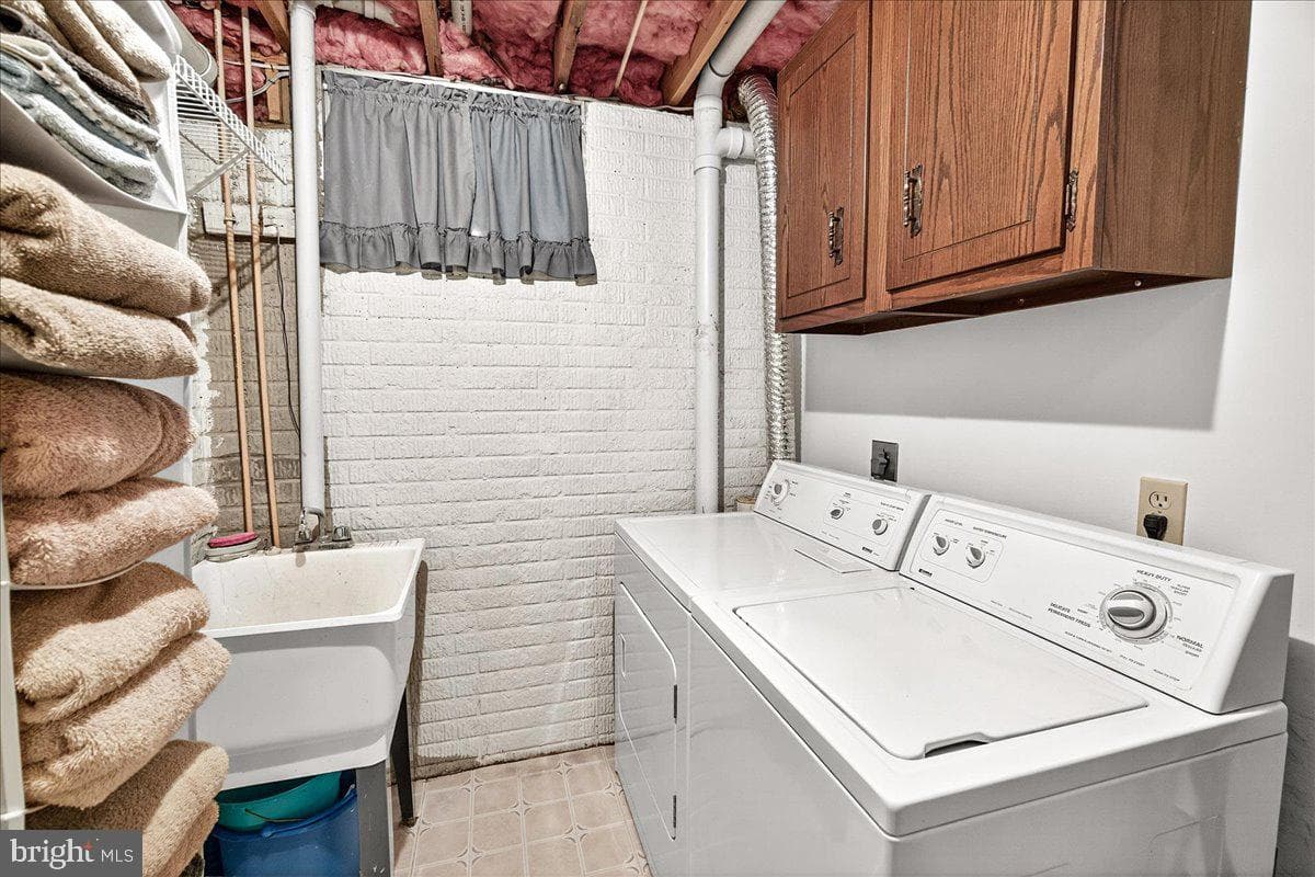 1103 Midvale Avenue photo 23