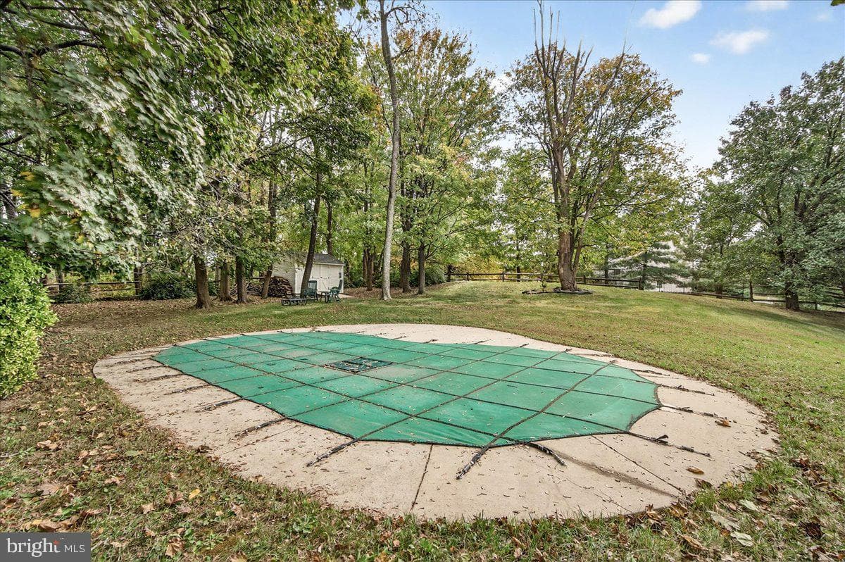 1103 Midvale Avenue photo 27