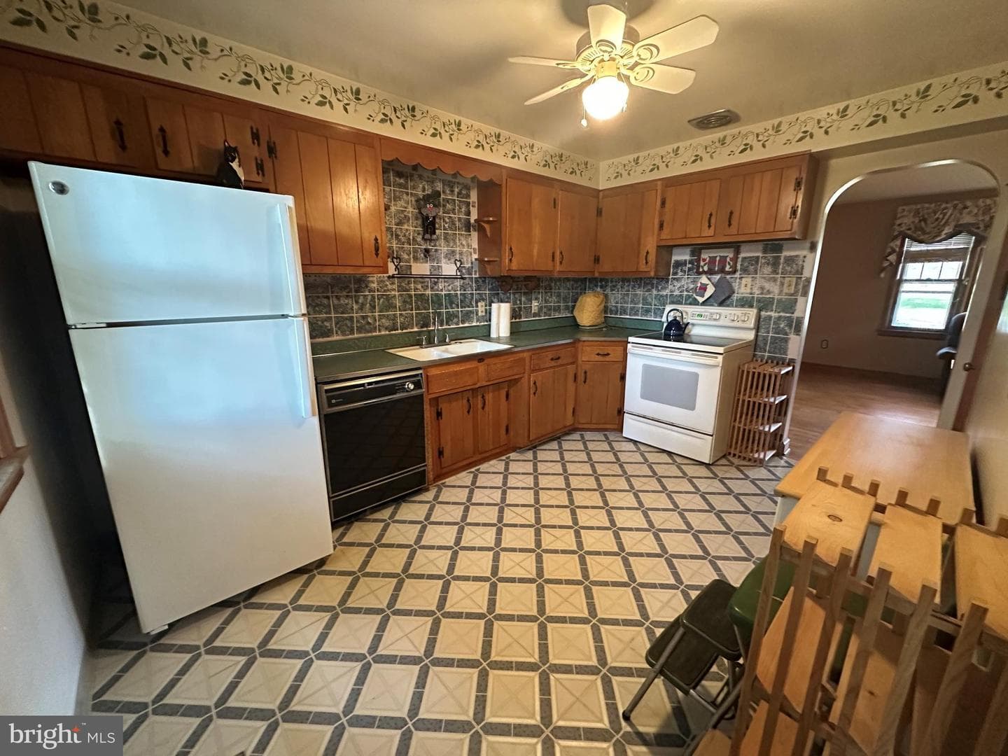 10 Linden Boulevard photo 32
