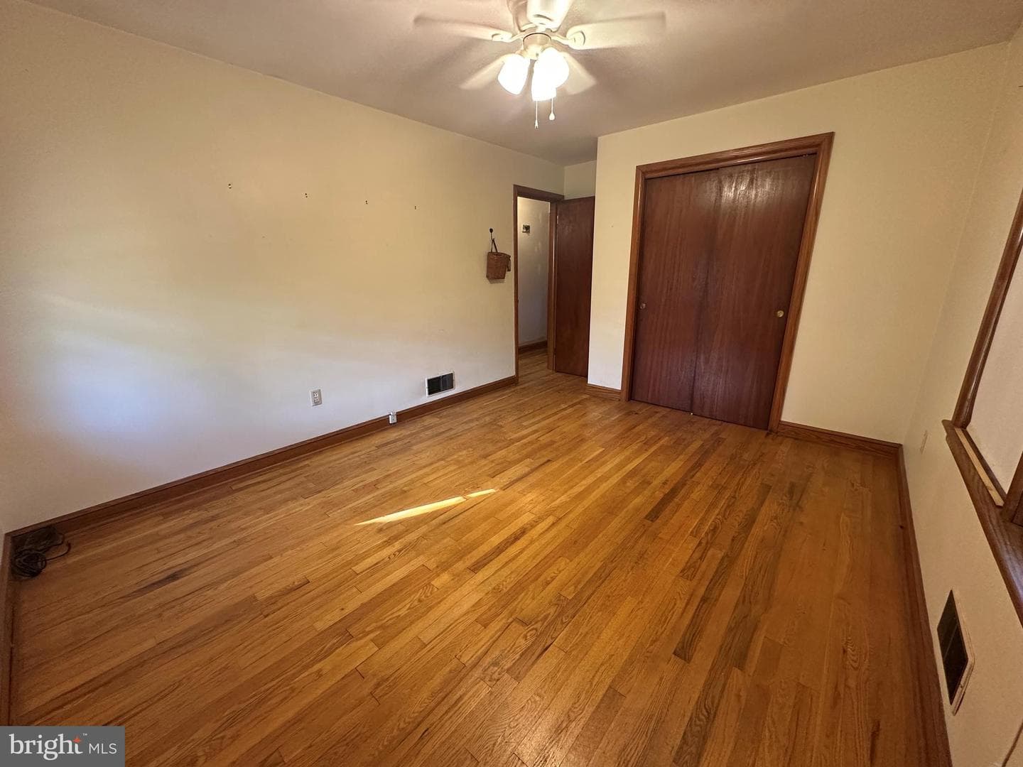 10 Linden Boulevard photo 39