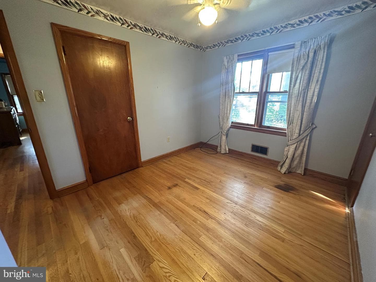 10 Linden Boulevard photo 41