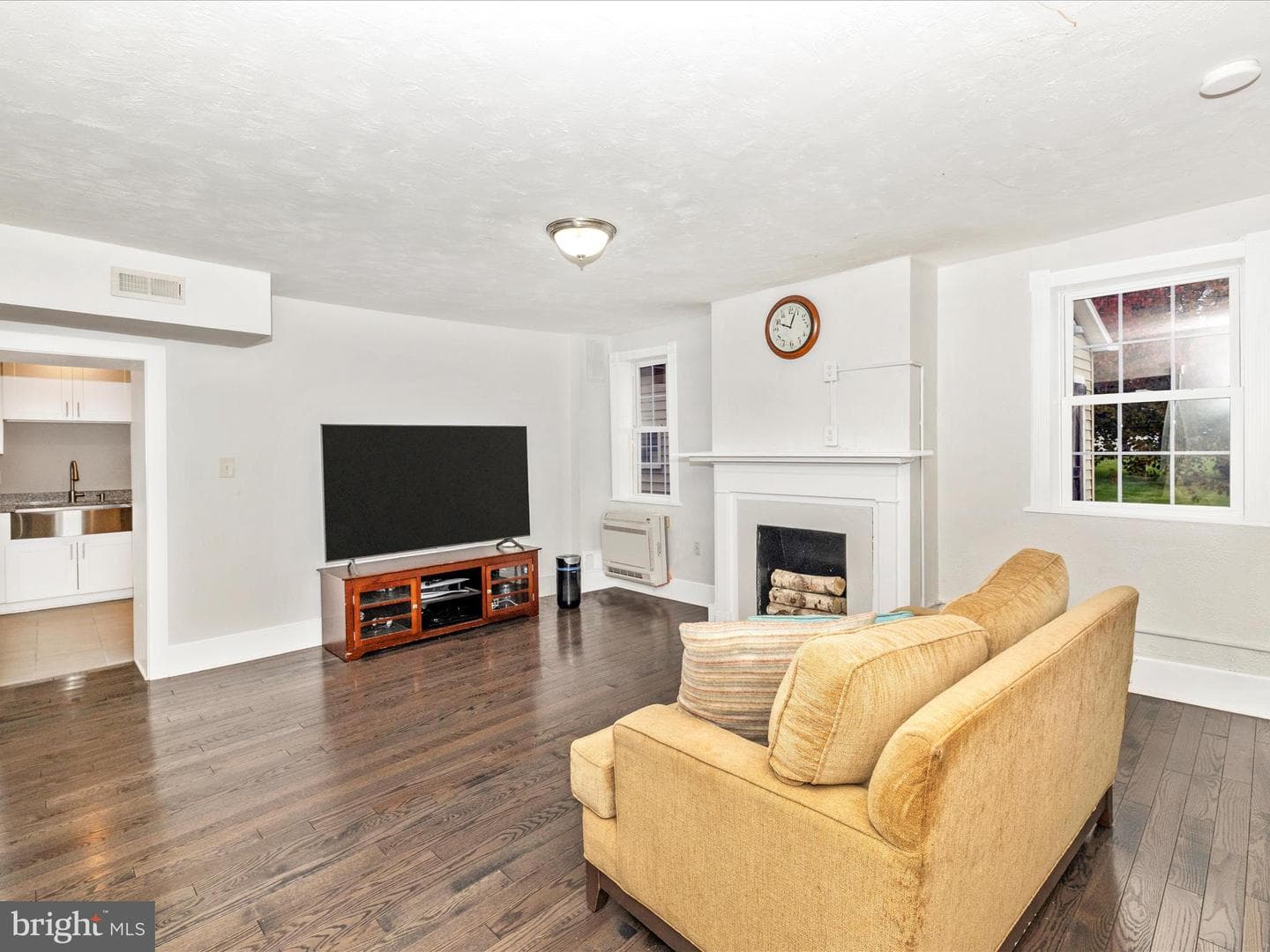 106 E Main Street photo 10